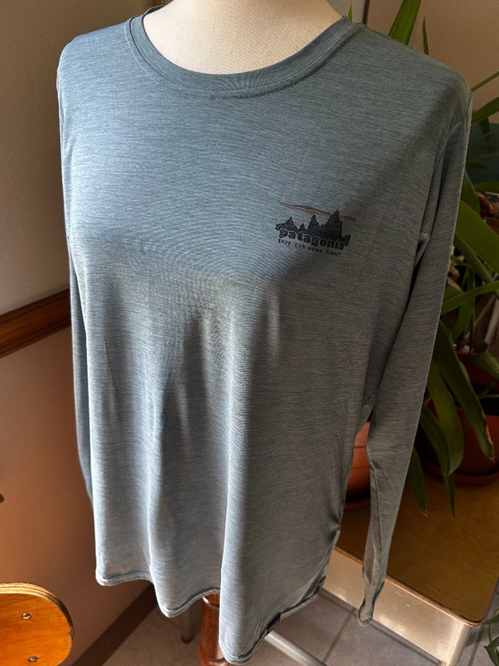 Patagonia Women's Capilene Daily Graphic T, Like New, Large